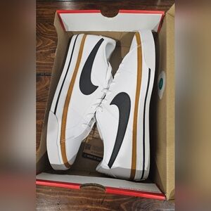Nike Court Legacy Men's White Sneakers/Shoes w/Black & Tan Details. Sz 13 (12.5)